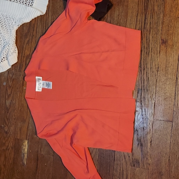 3 tops - Picture 6 of 12